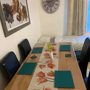 Guest house Beaconsfield Serenity: 4-bedroom Near Luton Airport, Luton (Bedfordshire)